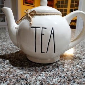 Rae Dunn Teapot 🫖